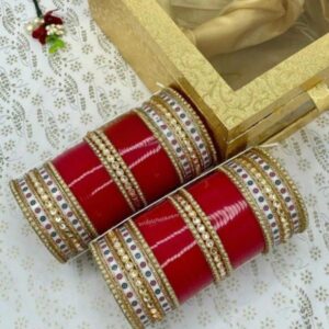 Red Chooda Set With Dotted Kundan And Pearl Bangles